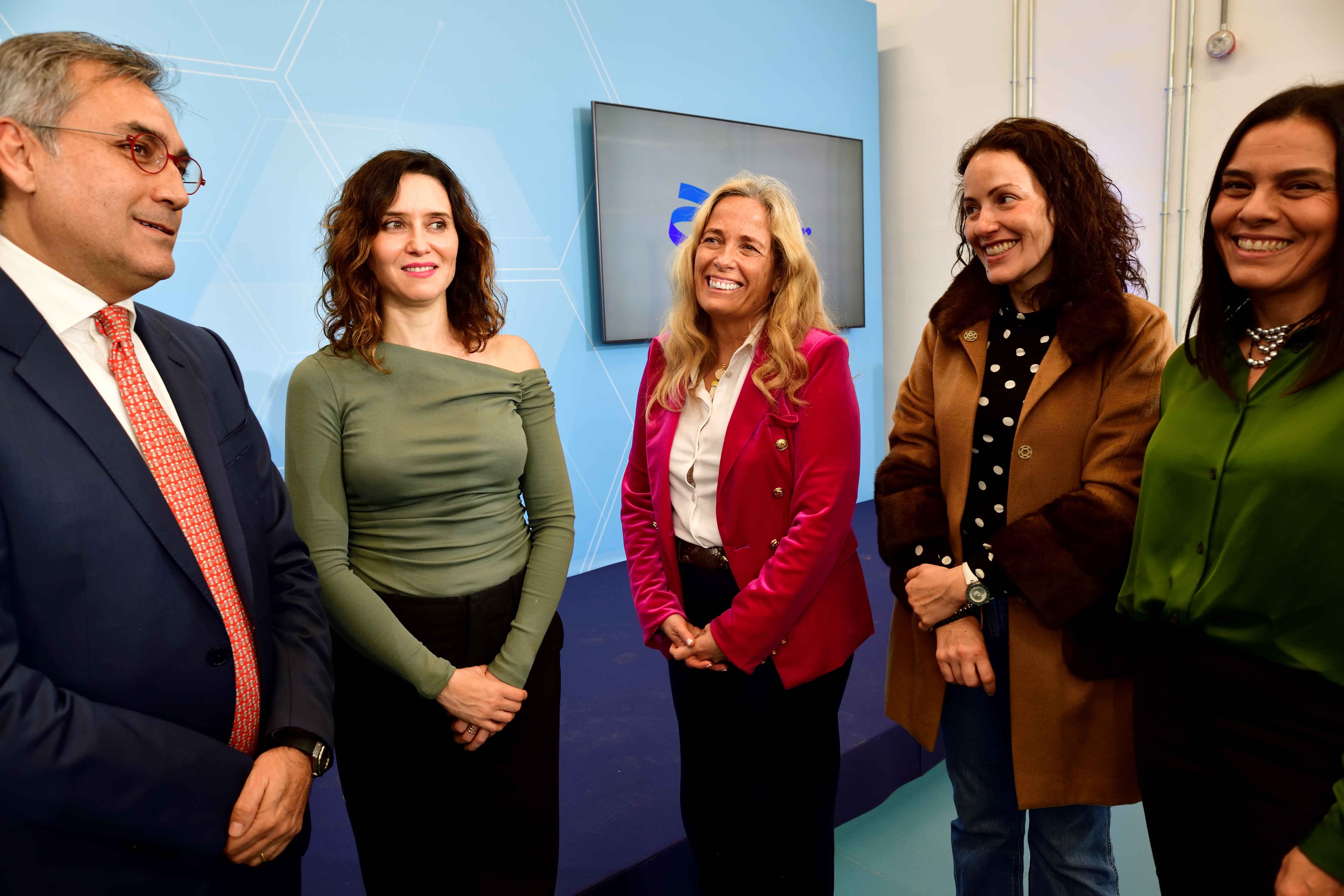 Isabel Díaz Ayuso visita la Planta Biotecnológica de Pfizer en San Sebastián de los Reyes