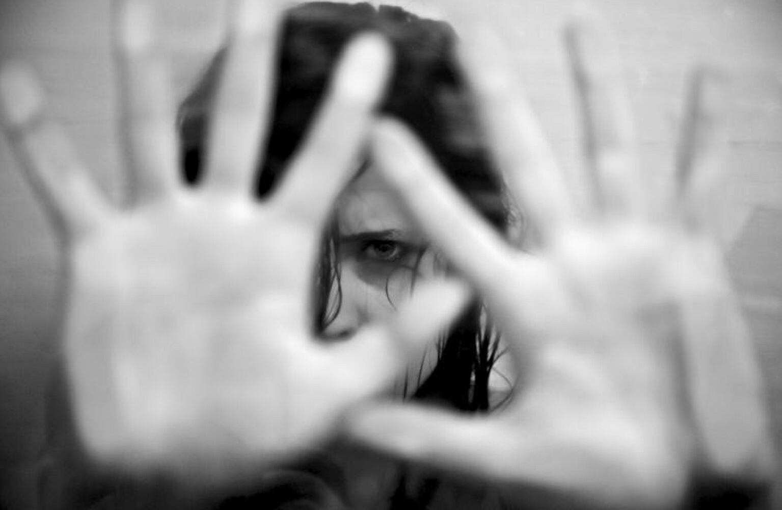 La más habitual es la violencia de control: con quién vas, qué te pones, con quién hablas