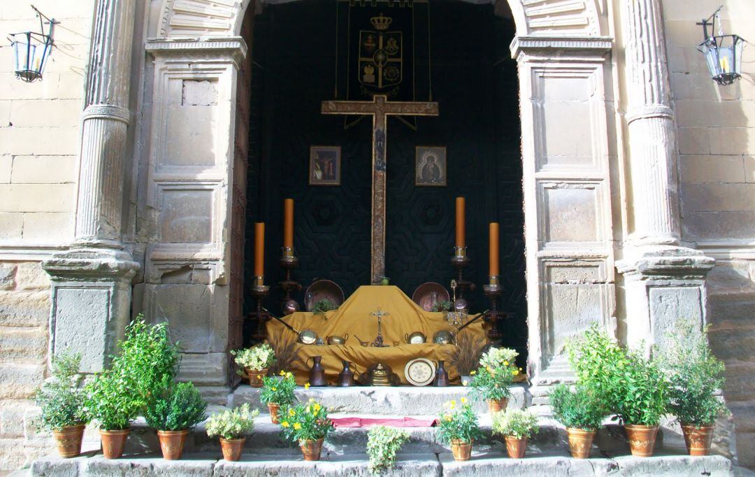 Una de las Cruces de Mayo de Baeza.