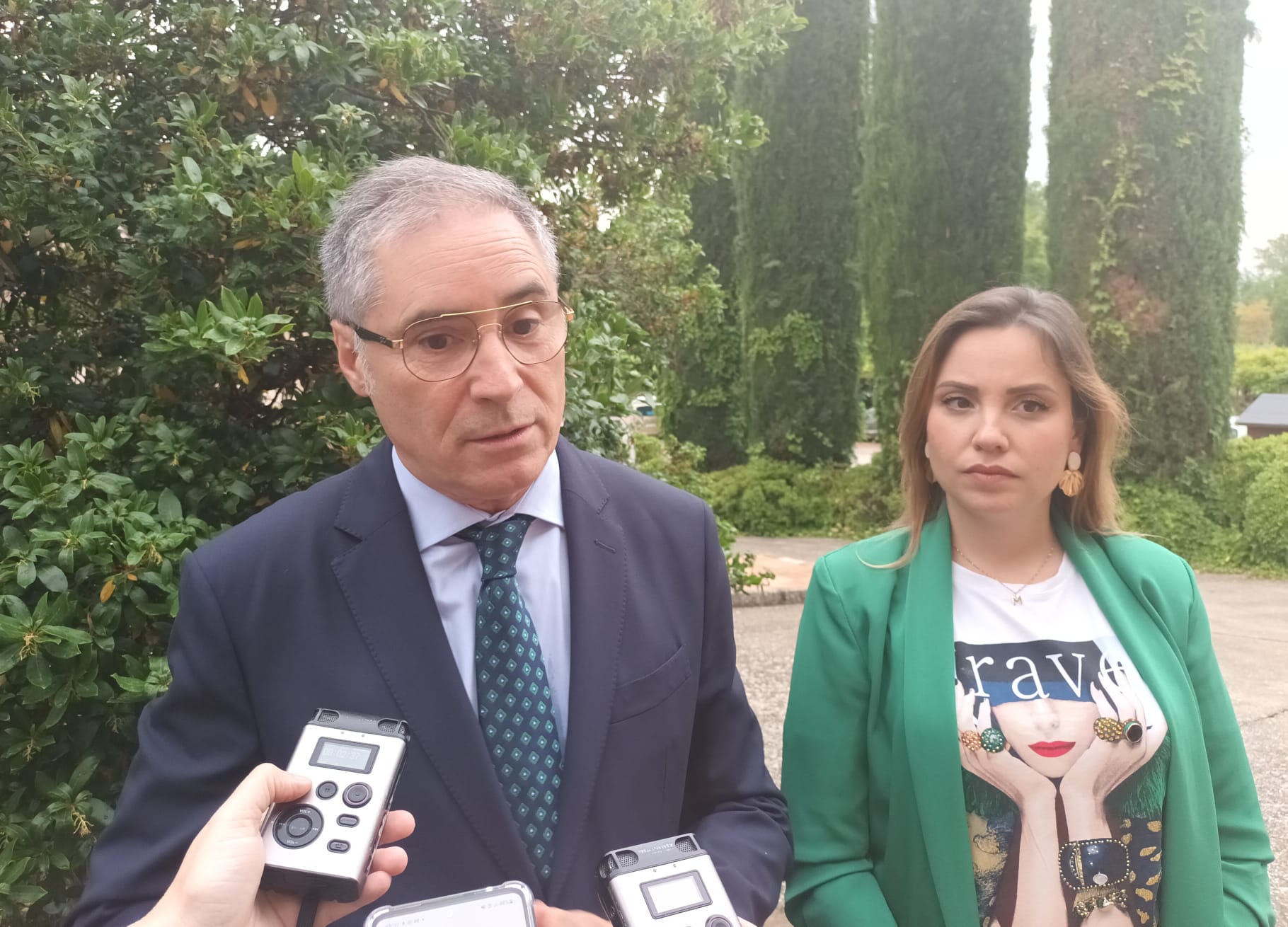 Carmelo Bosque y la consejera Maru Díaz antes de la entrega de premios.