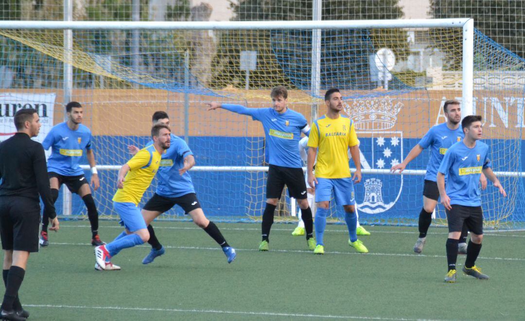 Uno de loa ataques del CD Dénia.