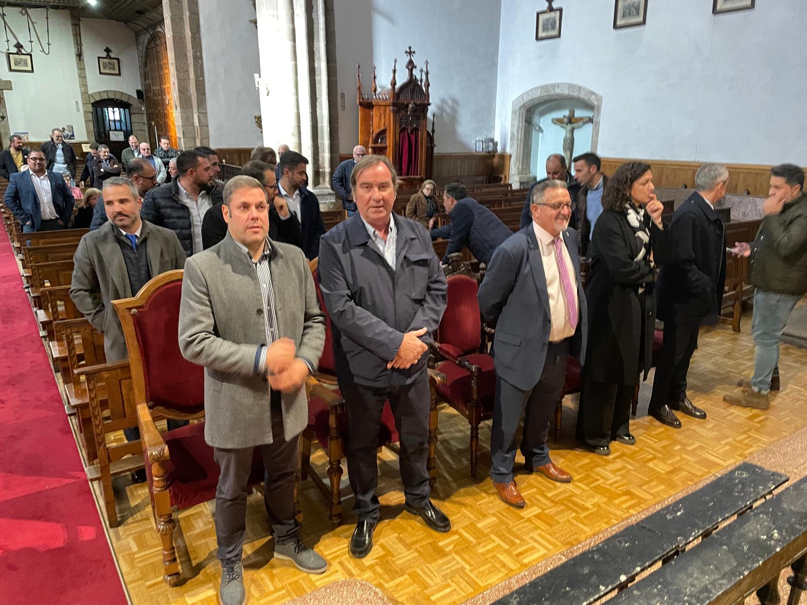 Autoridades municipales y responsables de FCC durante la misa por la festividad de San Martín de Porres