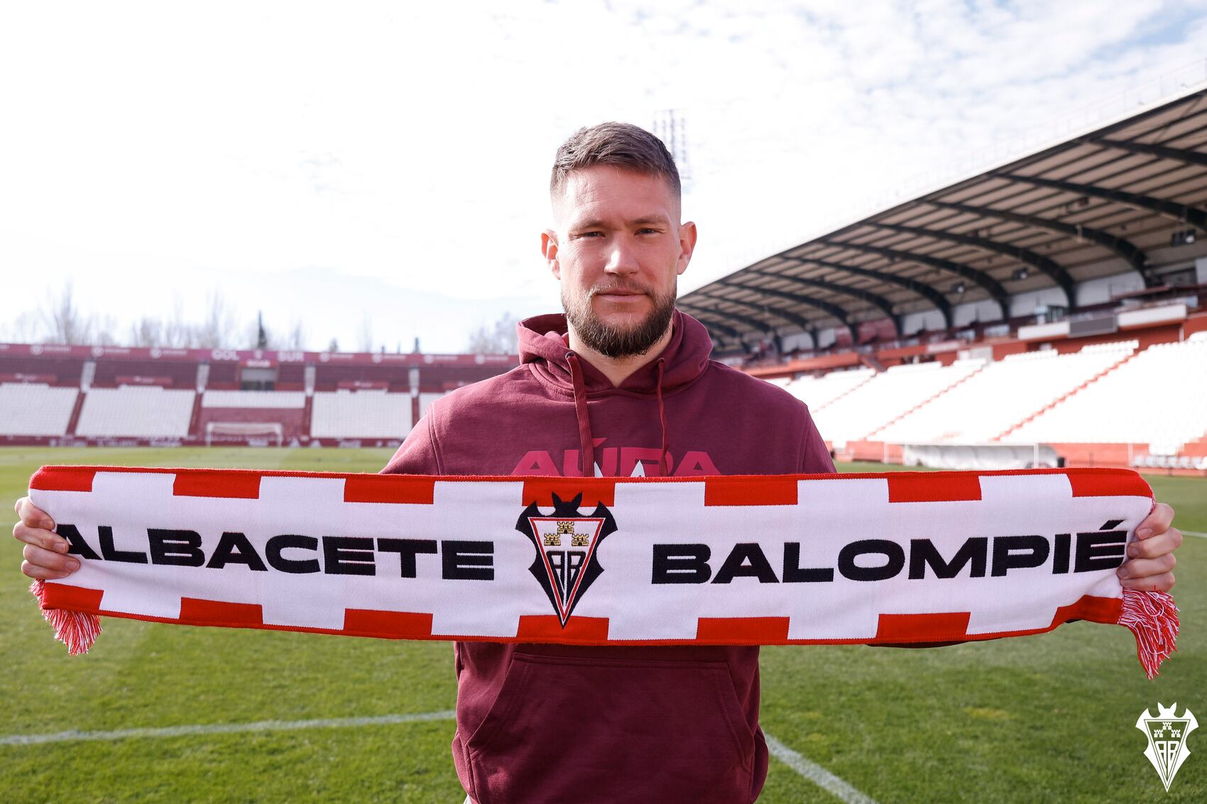 Vatlik, en su presentación como nuevo jugador del Albacete