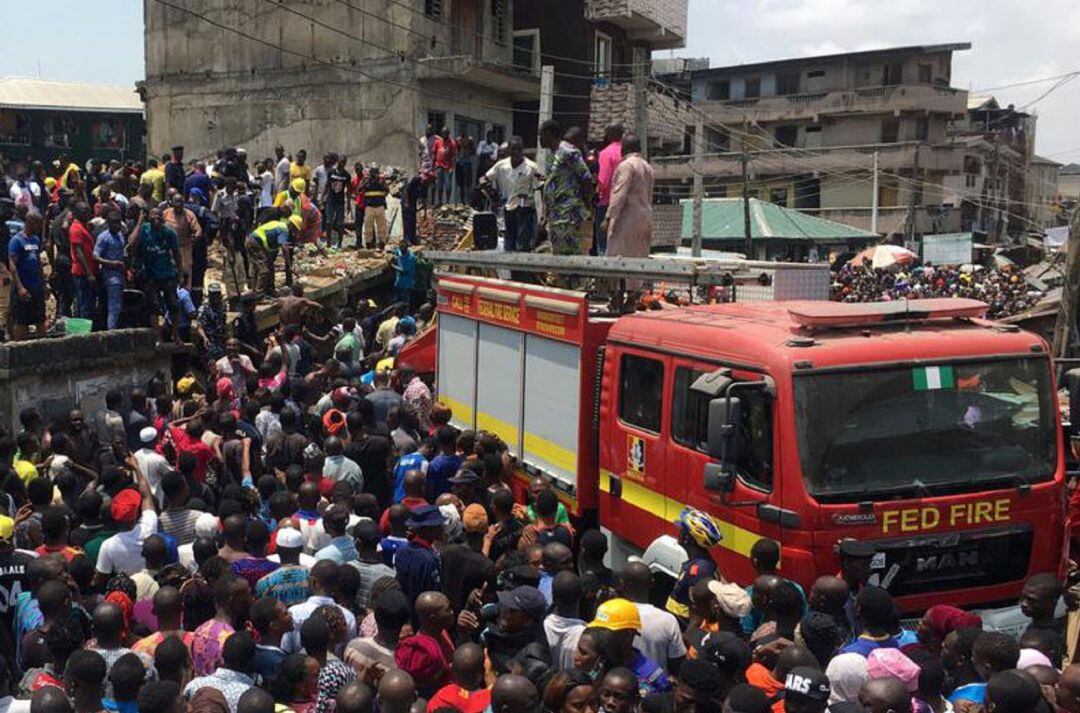 Labores de rescate en la zona del derrumbe.