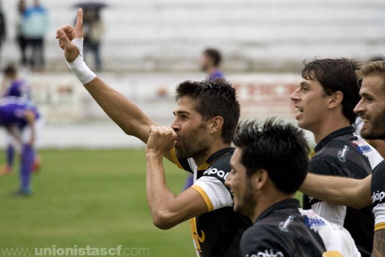 Jugadores de Unionistas celebrando un gol en el último partido de Liga