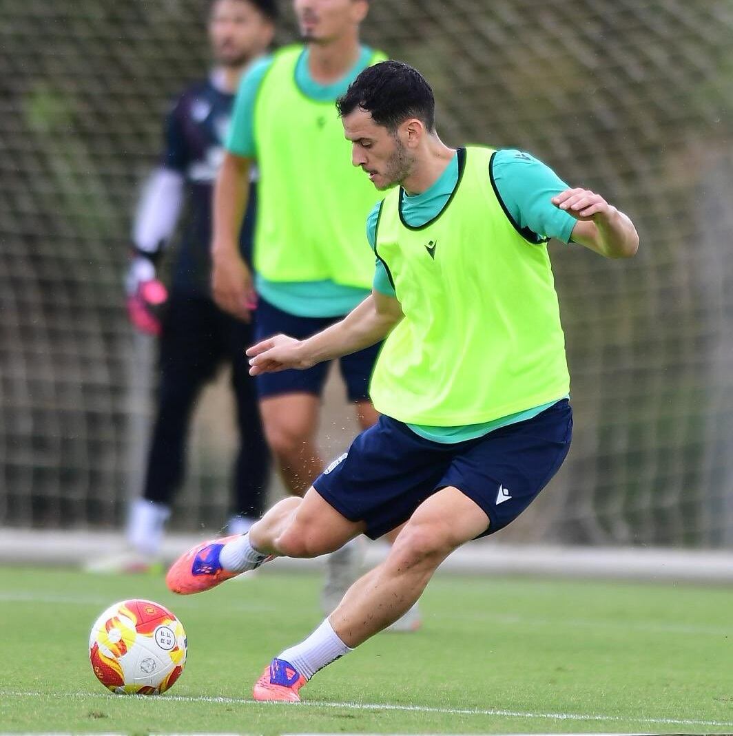 Chuca en el entrenamiento de hoy con el Efesé
