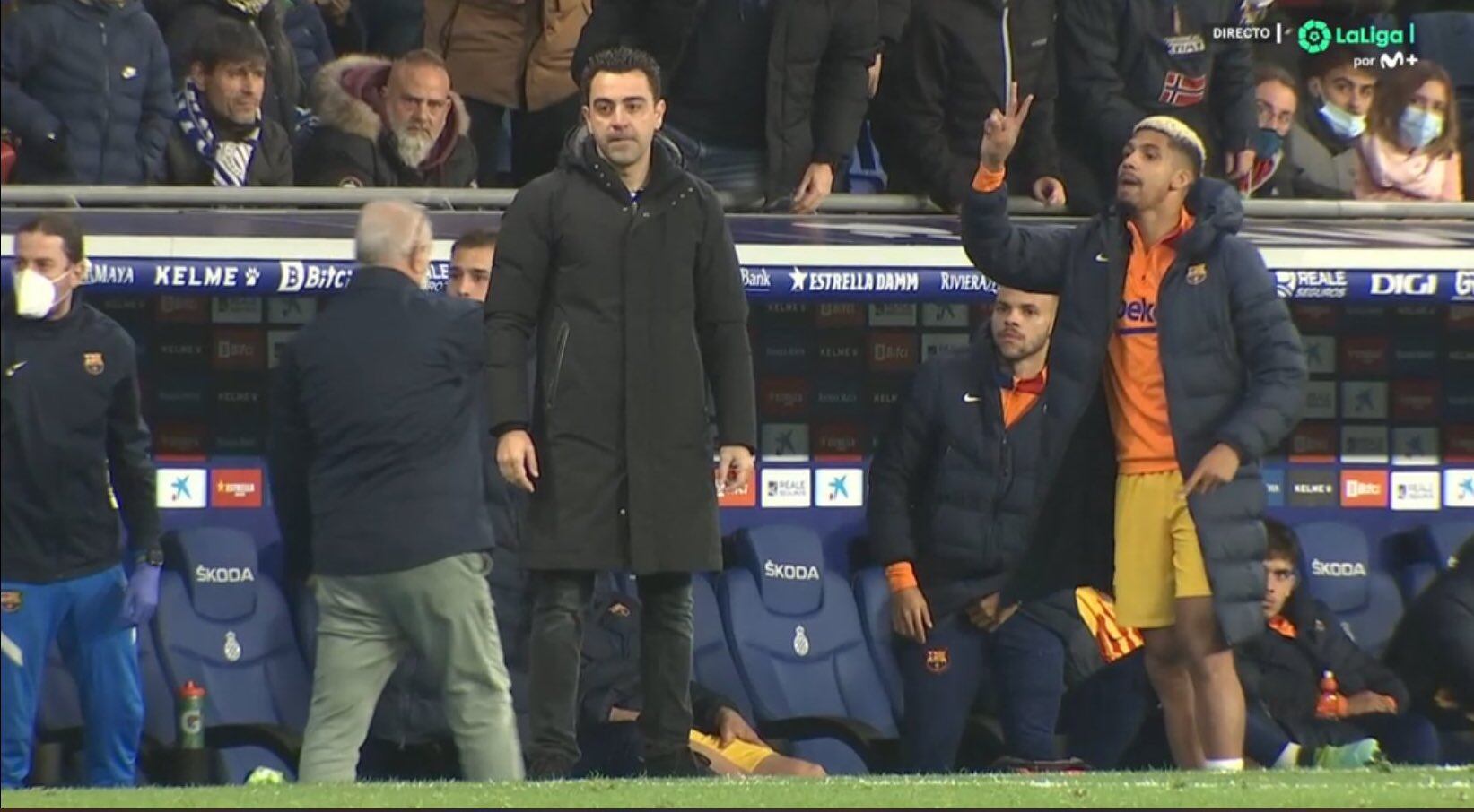 Araujo se encara con la afición del Espanyol en el derbi