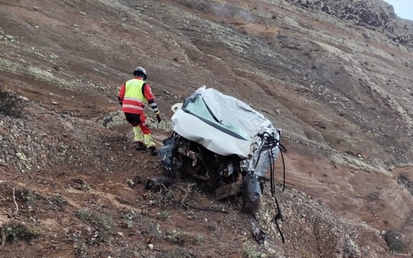 Vehículo precipitado en el Risco de Las Nieves, en Lanzarote.