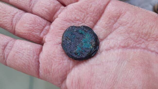 Va ser una sorpresa trobar aquesta moneda ja que l'àmfora estava localitzada, però no aquest diner.