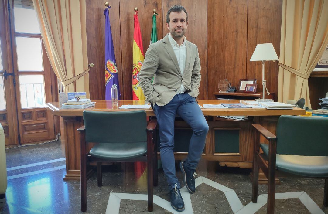 El alcalde de Jaén se encuentra guardando cuarentena tras haber dado positivo en coronavirus