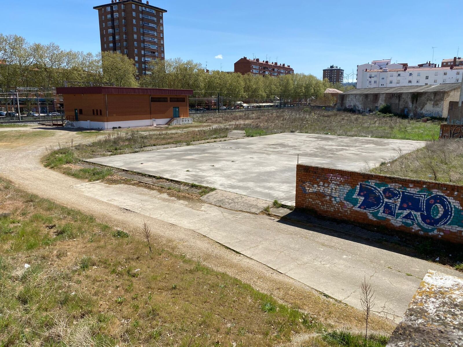 Explanada donde se ubicaría el nuevo aparcamiento