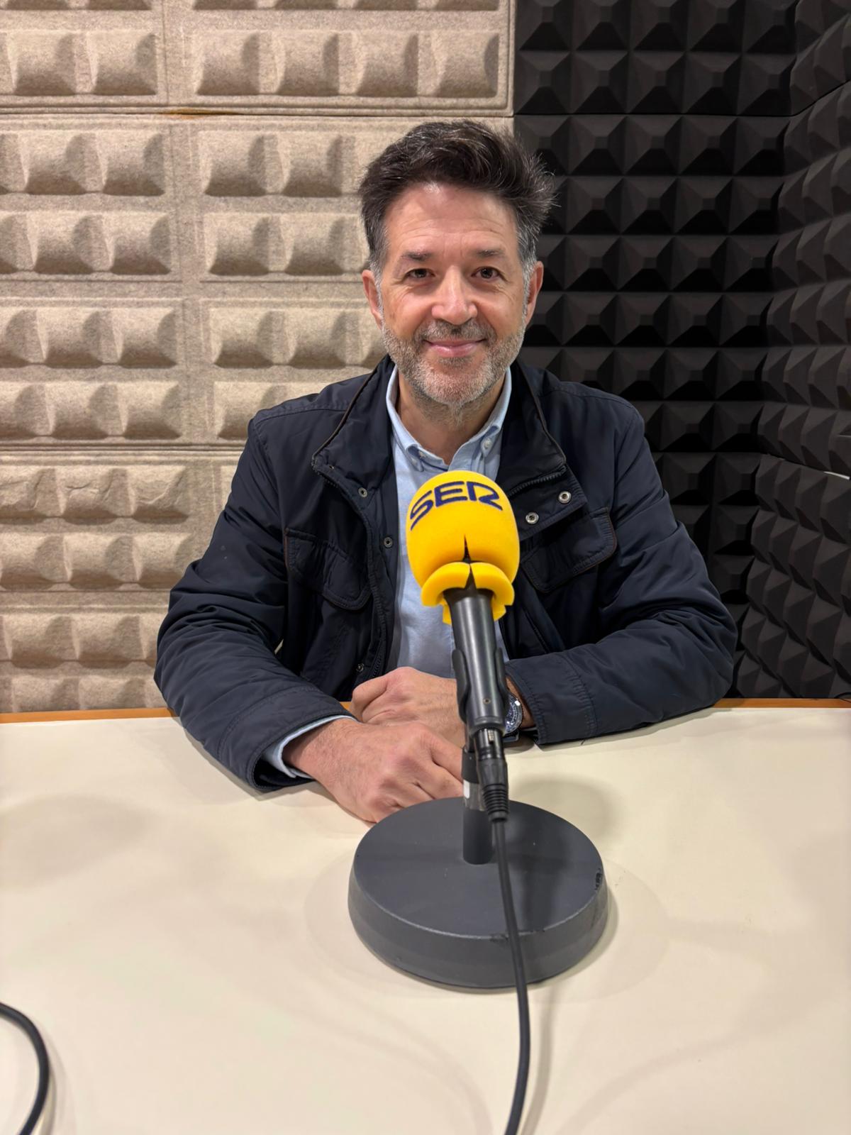Alfonso Sarria, director comercial de Muebles Sarria visita los estudios de Radio Morón para hablarnos del Black Friday.