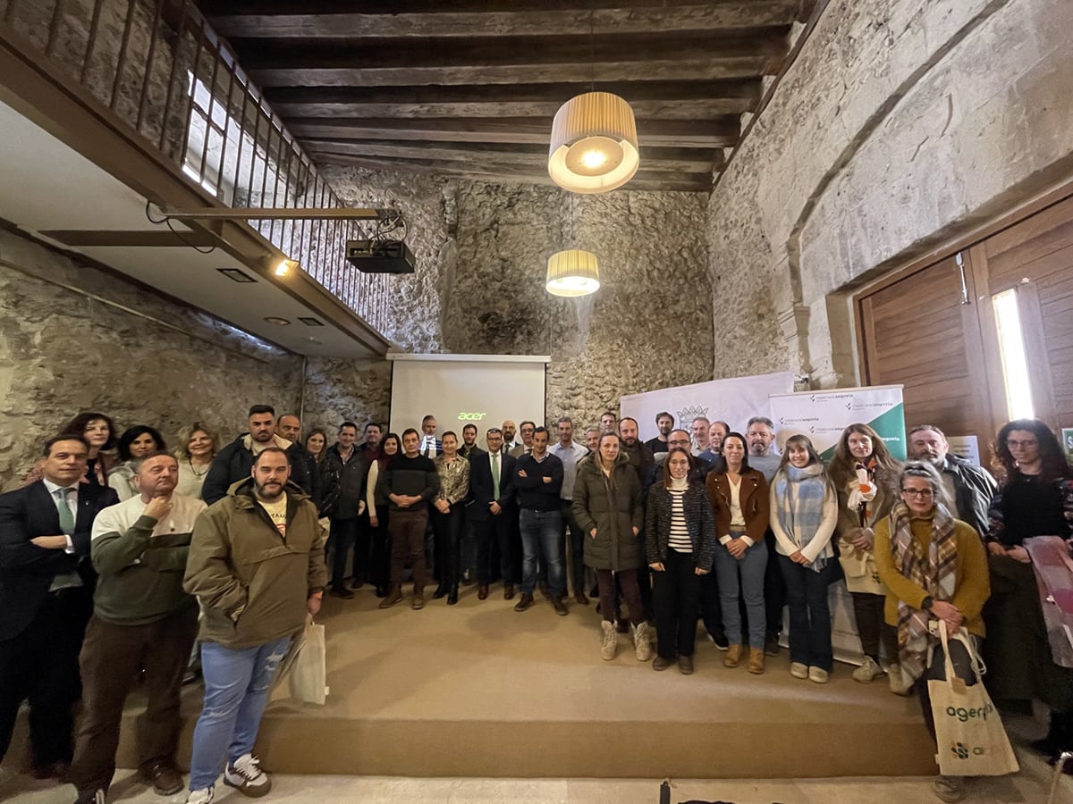 Participantes en la jornada sobre IA en hortalizas organizadas en Cuéllar por la Fundación Caja Rural de Segovia