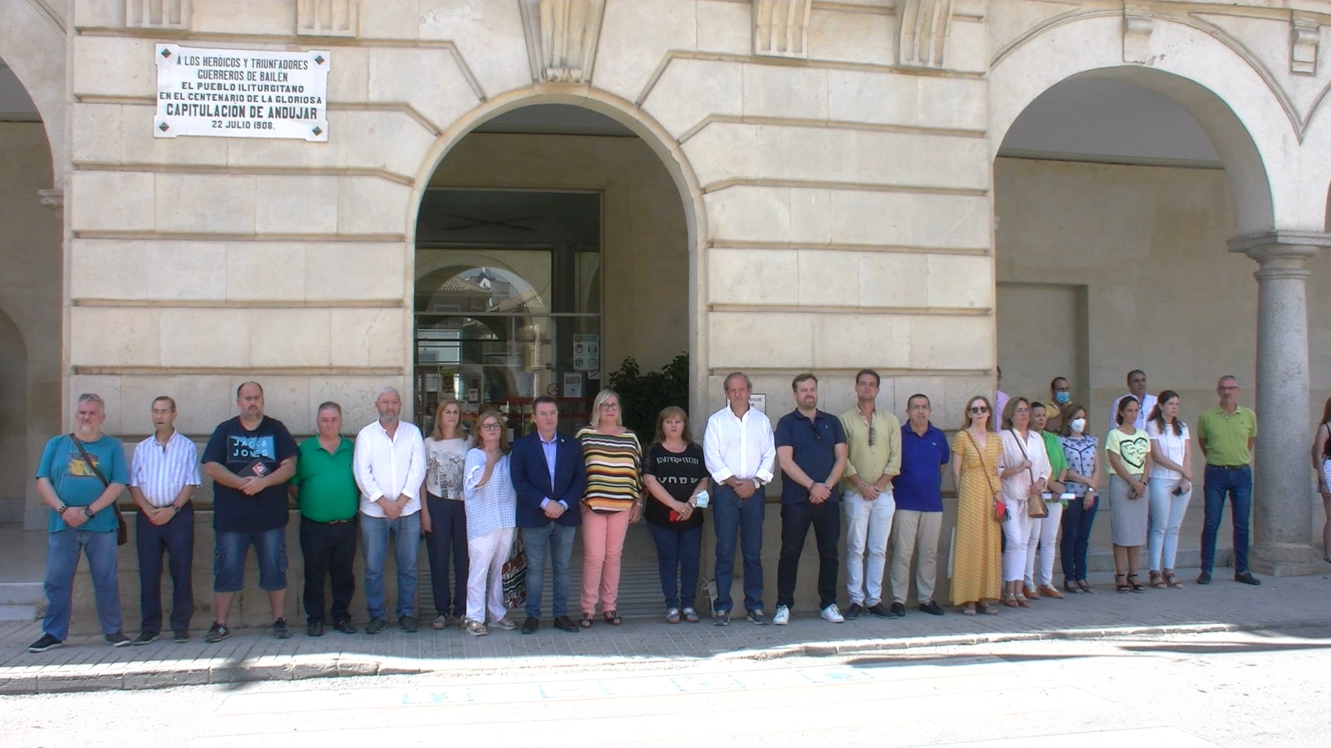 Concentración a las puertas del Ayuntamiento de Andújar por el 25 aniversario del asesinato de Miguel Ángel Blanco.