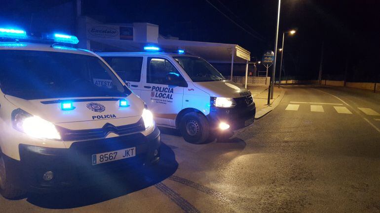 Imagen de archivo de dos vehículos policiales de Sant Antoni