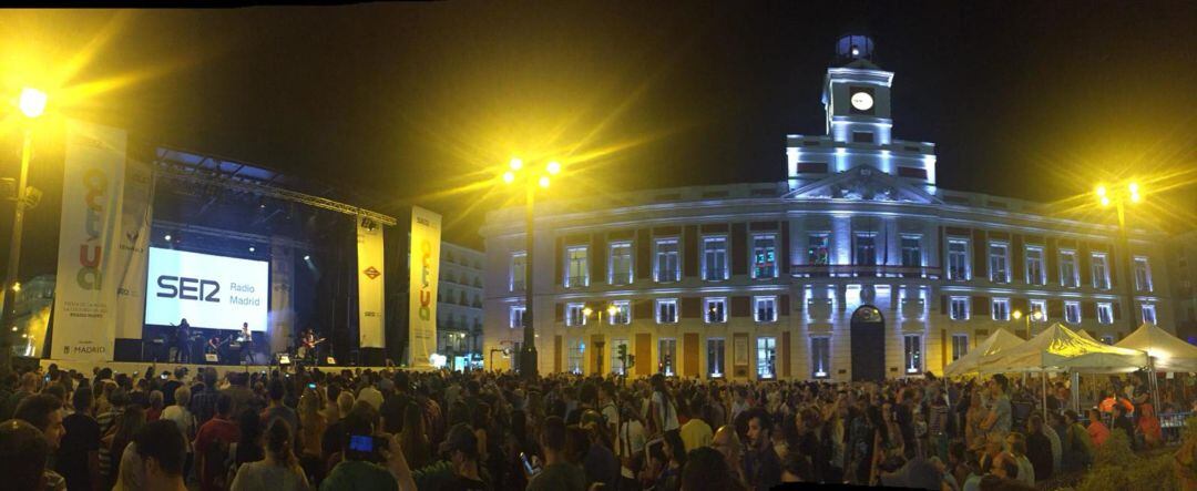 La Puerta del Sol se llena de público y talento en la VI edición de Actúa 2018 que vibraron, entre otros, con Errata Band (en la imagen).