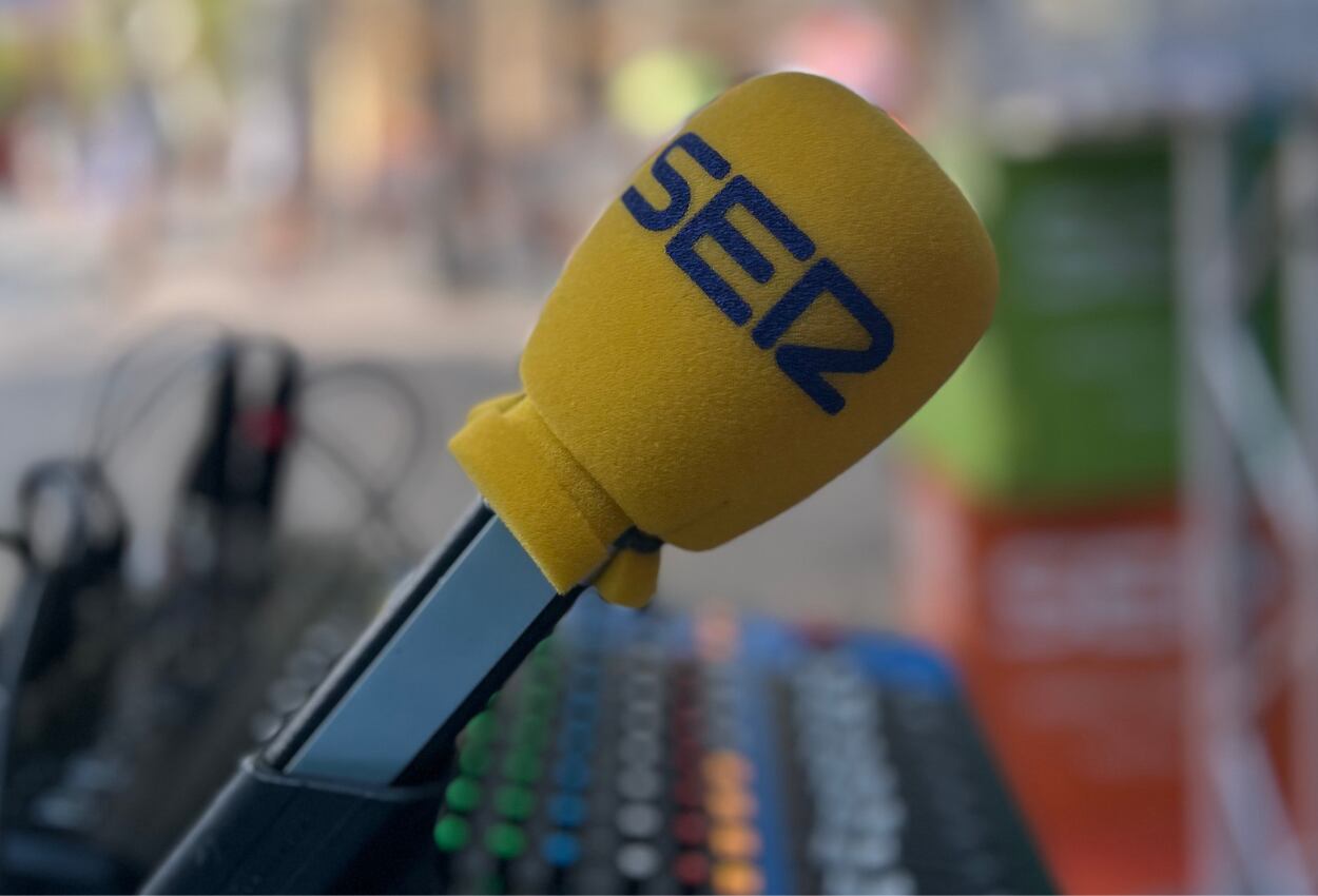 Micrófono de Radio Xàtiva Cadena SER. Fuente: Radio Xàtiva Cadena SER