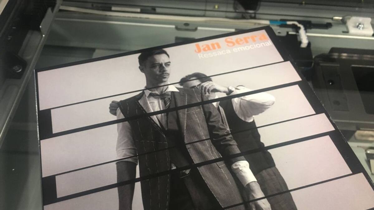 Sastre, esgrimista i cantant