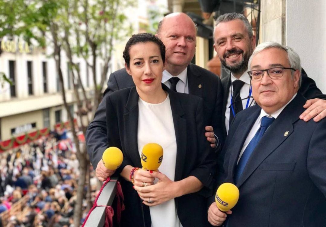 Imagen de archivo de parte del equipo de retransmisiones de Cruz de Guía; de izquierda a derecha, Elena Carazo, Javier Márquez, Paco García y José Manuel García