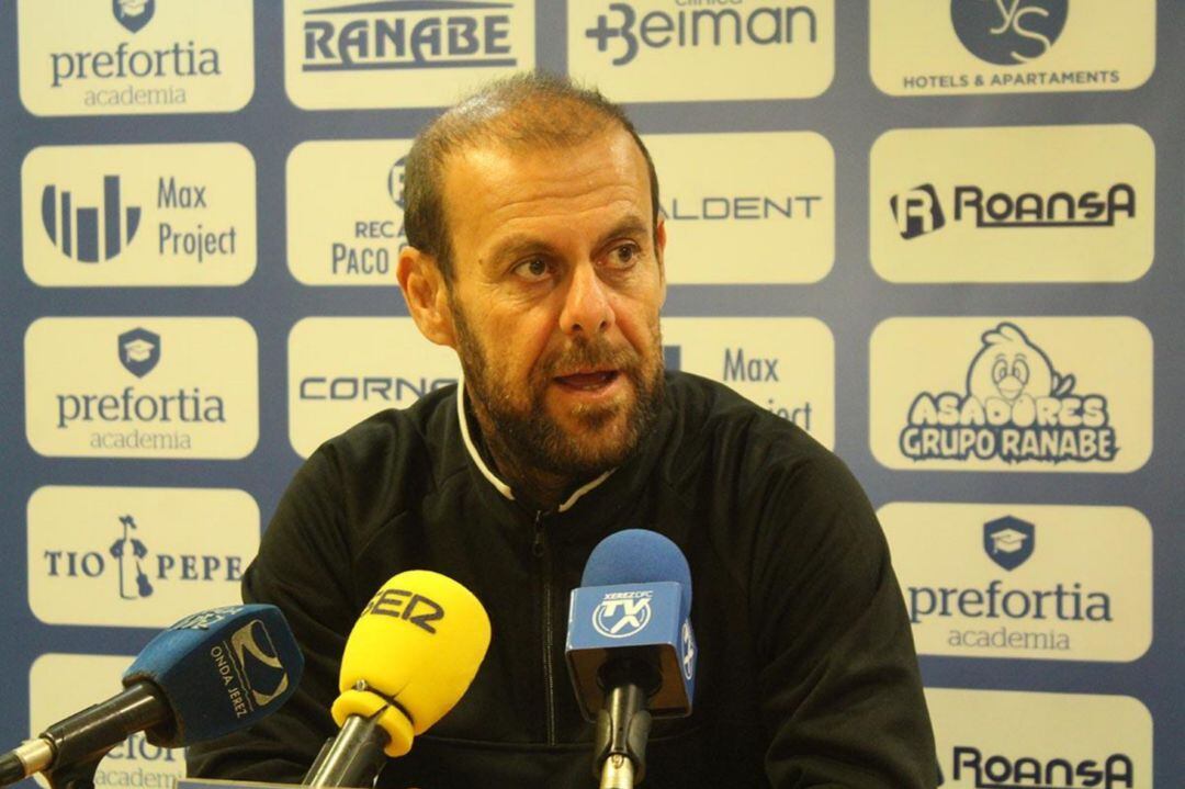 Bernardo Plaza durante la rueda de prensa en Chapín