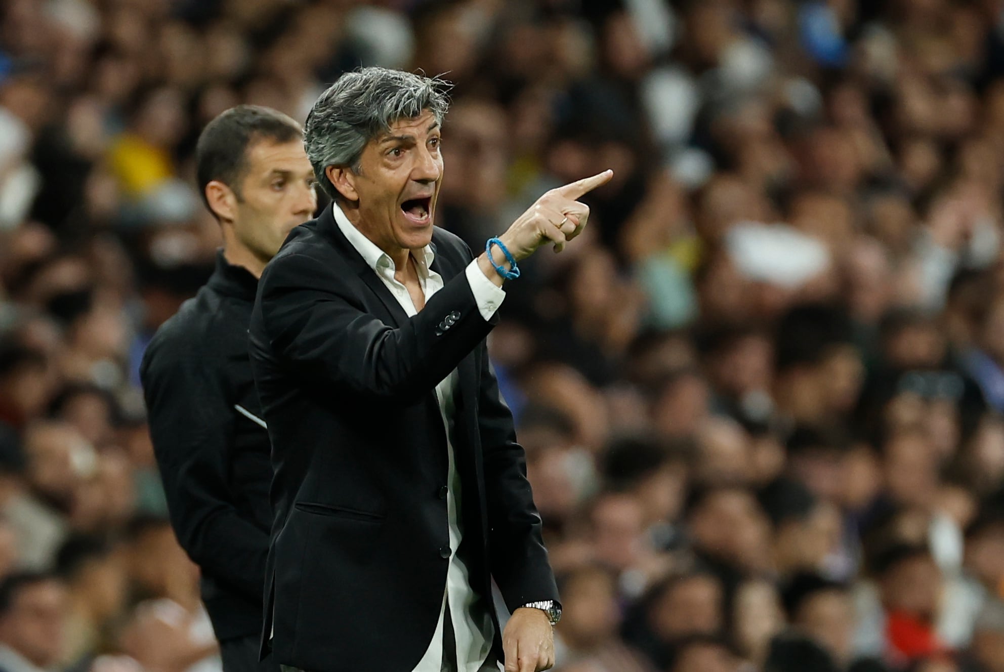 MADRID, 01/04/2025.- El entrenador de la Real Sociedad, Imanol Alguacil, durante el partido de vuelta de las semifinales de la Copa del Rey que Real Madrid y Real Sociedad disputan hoy martes en el estadio Santiago Bernabéu. EFE/Chema Moya

