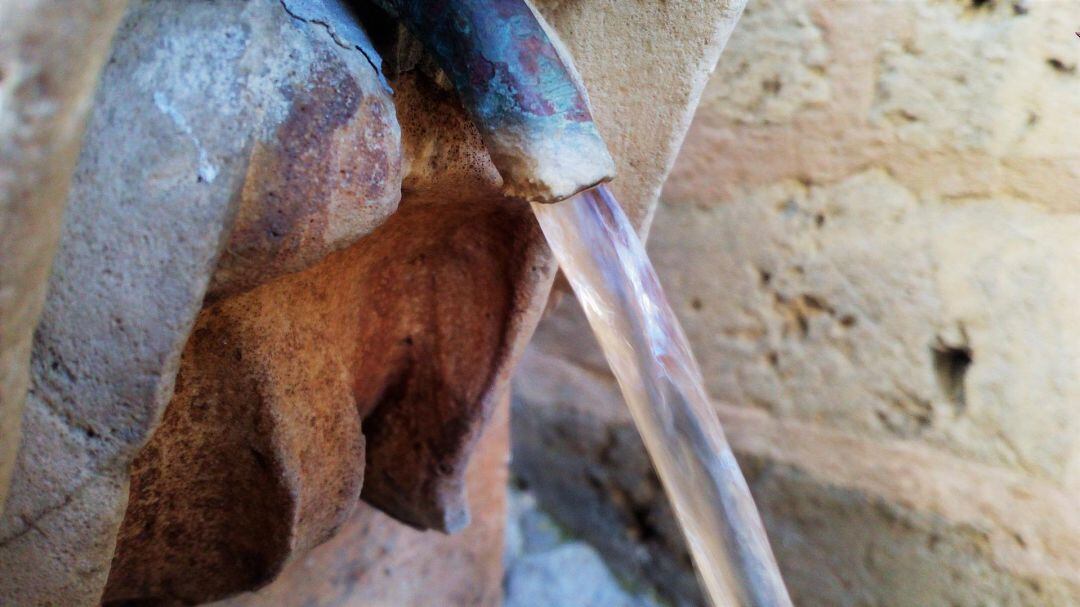 Agua en una fuente