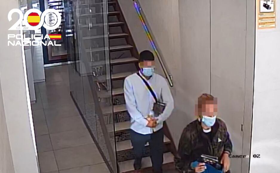 Los presuntos autores de las estafas son un hombre y dos mujeres, que ya han sido detenidos