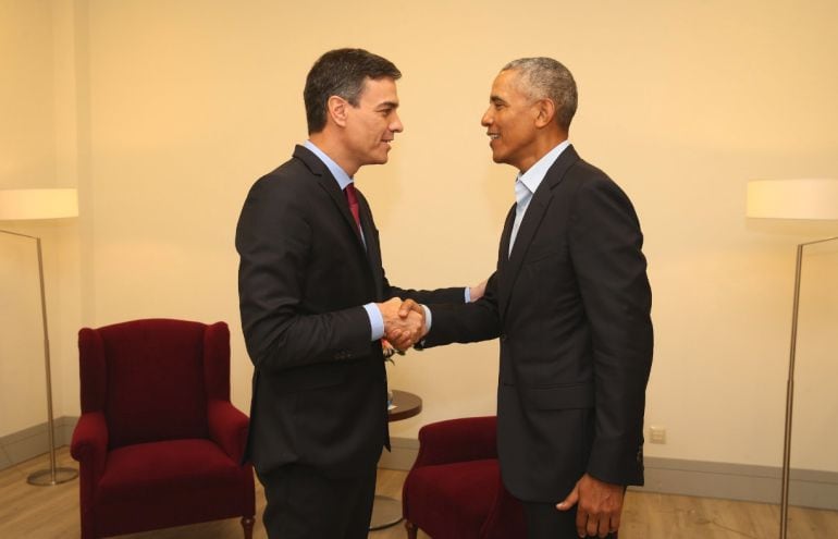 Imagen del breve encuentro entre Sánchez y Obama.