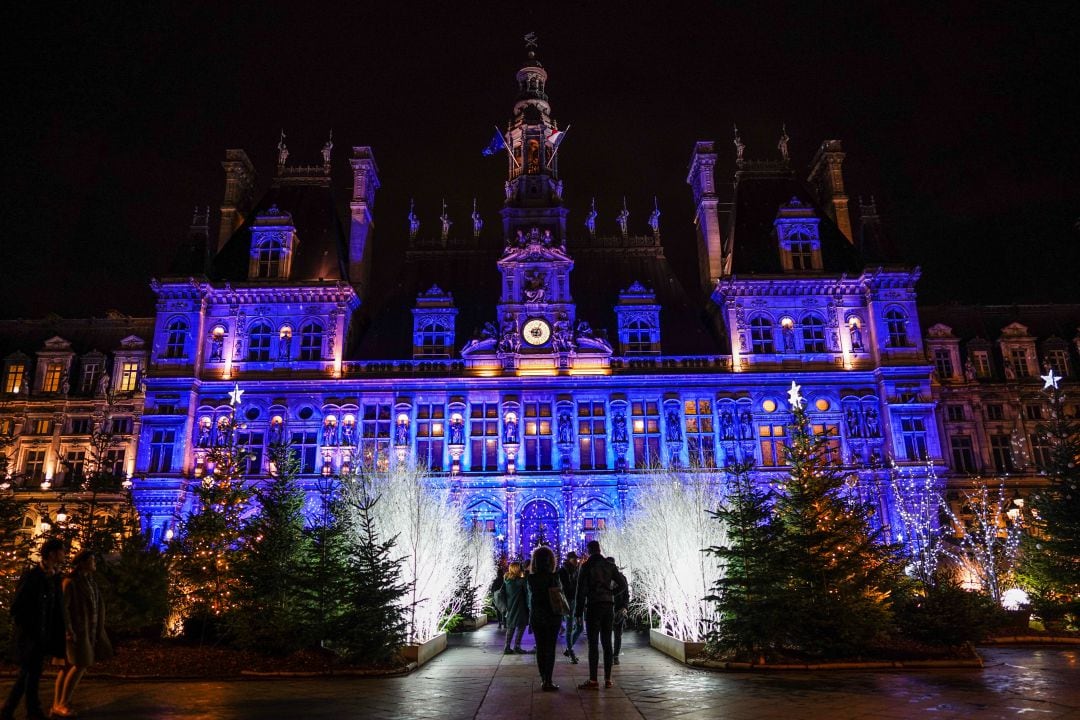 Vista general de las luces de Navidad, en Mairie de Paris el 16 de diciembre de 2019 en París, Francia