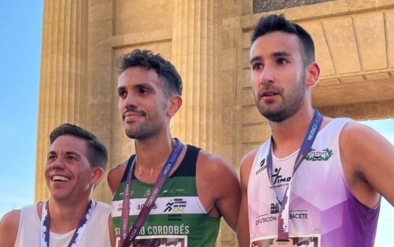 Gondrona, Rodríguez y Tirado, los tres primeros clasificados de la Media Maratón de Córdoba