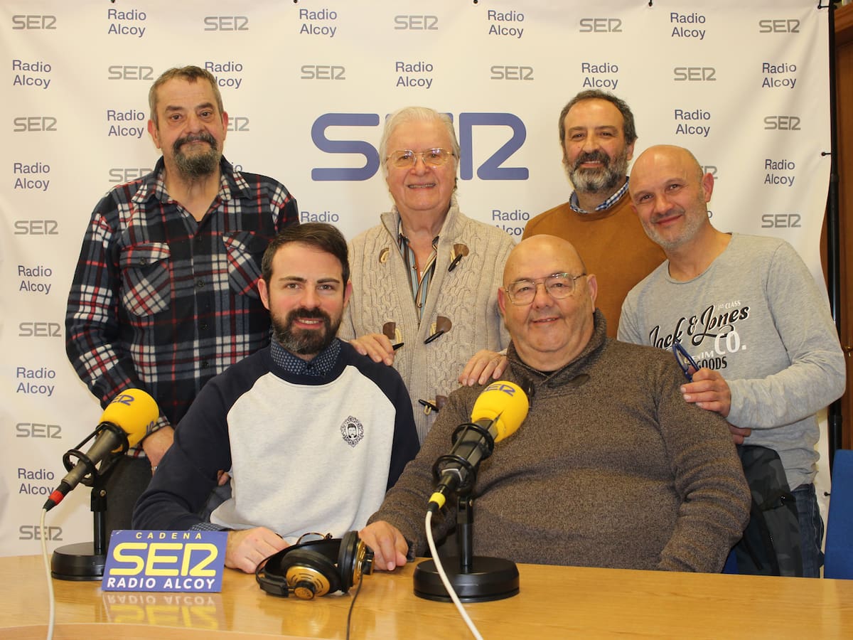 Representantes de los artesanos festeros, en Amagatalls de la Festa