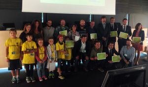 Los premiados posan junto a la concejala de Medio Ambiente y Movilidad.