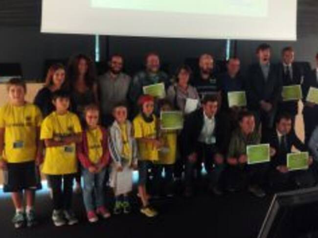 Los premiados posan junto a la concejala de Medio Ambiente y Movilidad.