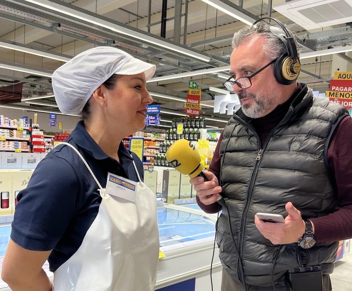 Paco García y Úrsula desde el Cash Fresh del Grupo MAS en Entrenasas