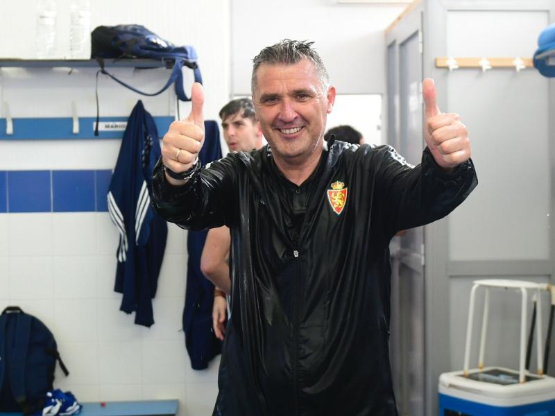 Emilio Larraz, celebrando el ascenso del Deportivo Aragón a 2ªRFEF