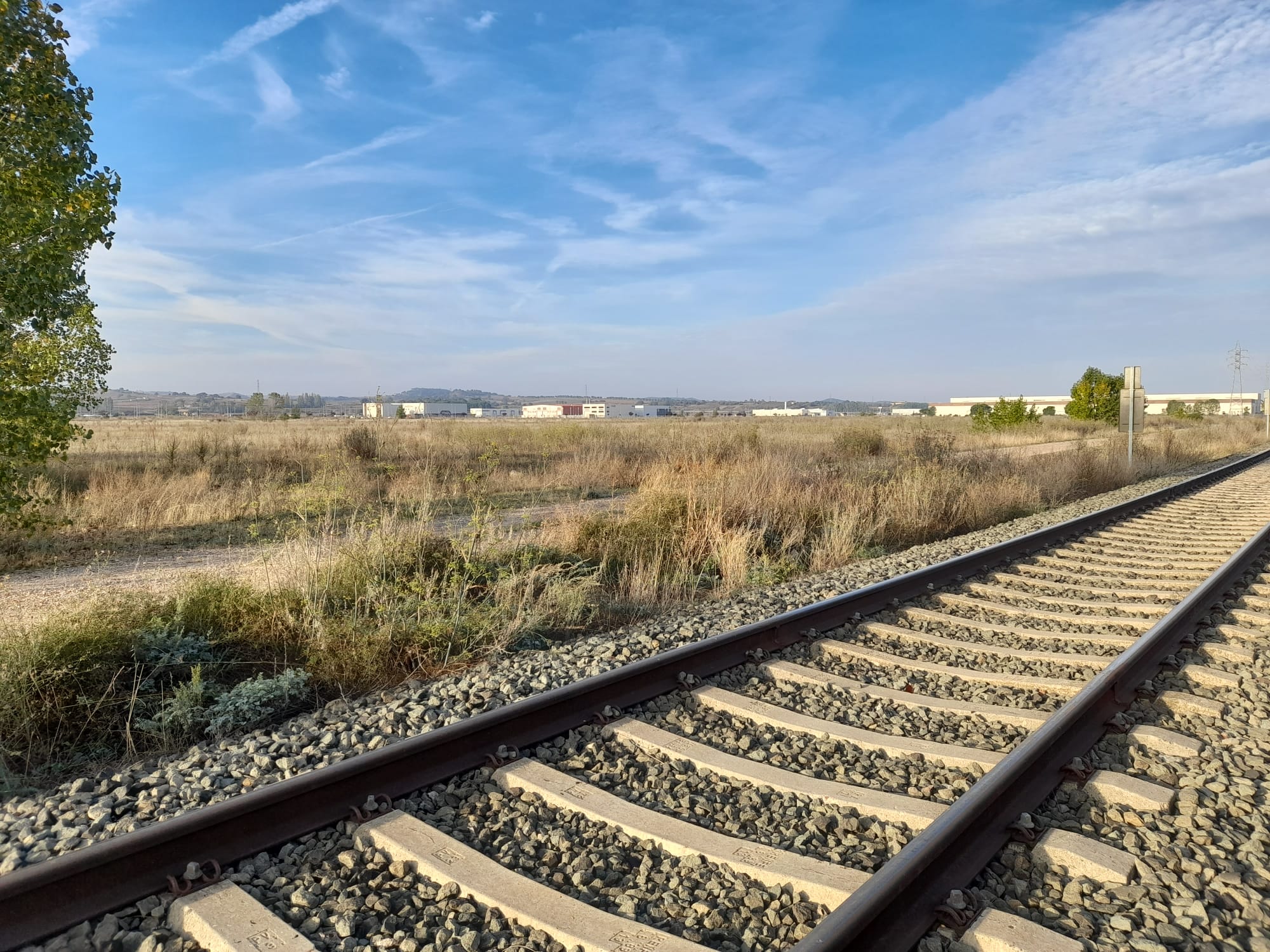 La parcela donde está proyectado el Puerto Seco de Aranda es contigua al ramal ferroviario Prado Marina