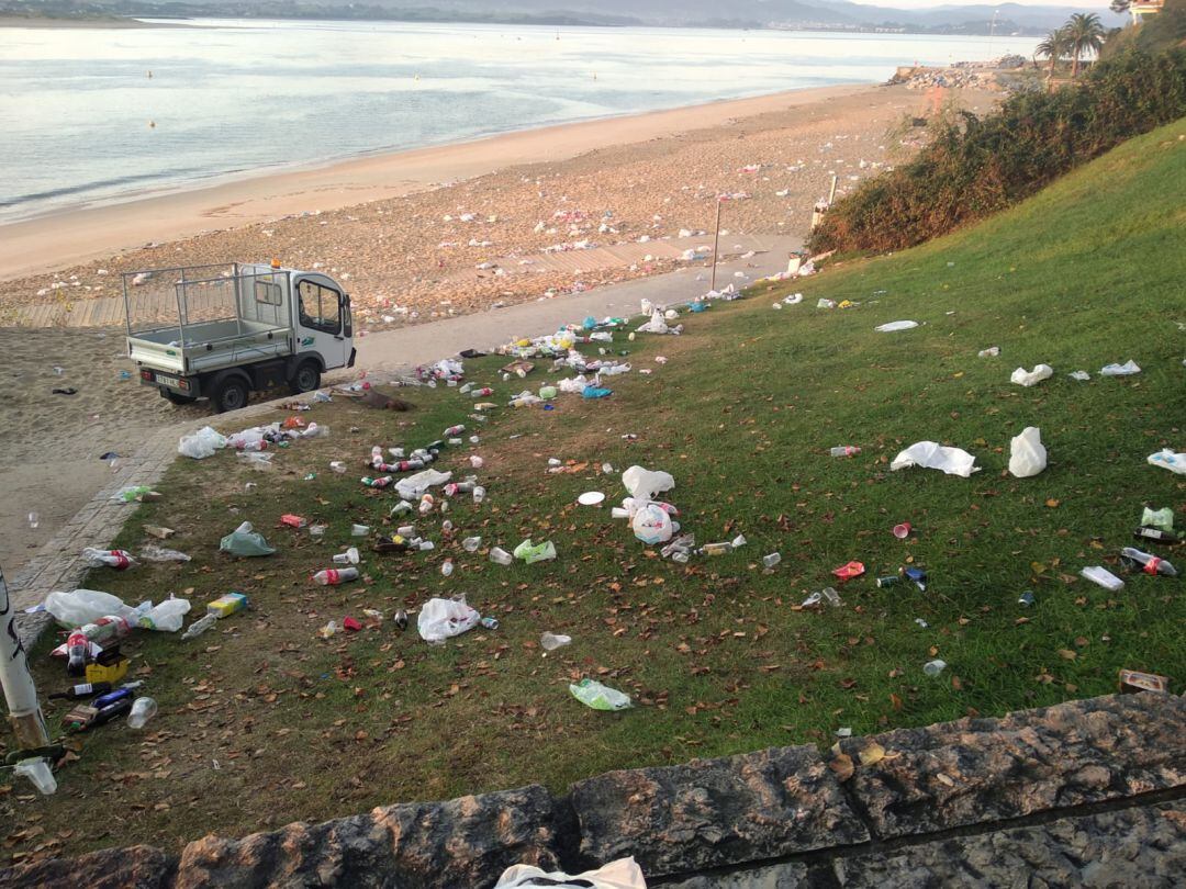 Residuos y plásticos de un &quot;botellón masivo&quot; en Santander