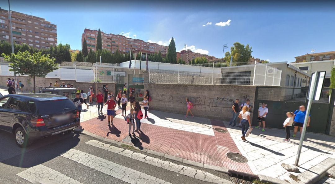 Muere una chica atragantada durante el recreo en este instituto de la capital jiennense