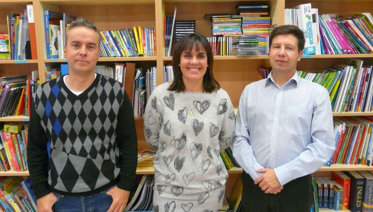 Javier Salinas , Anabel Ávila y Manuel Tiago, en representación de la Federación de Apymas British-PAI de Navarra