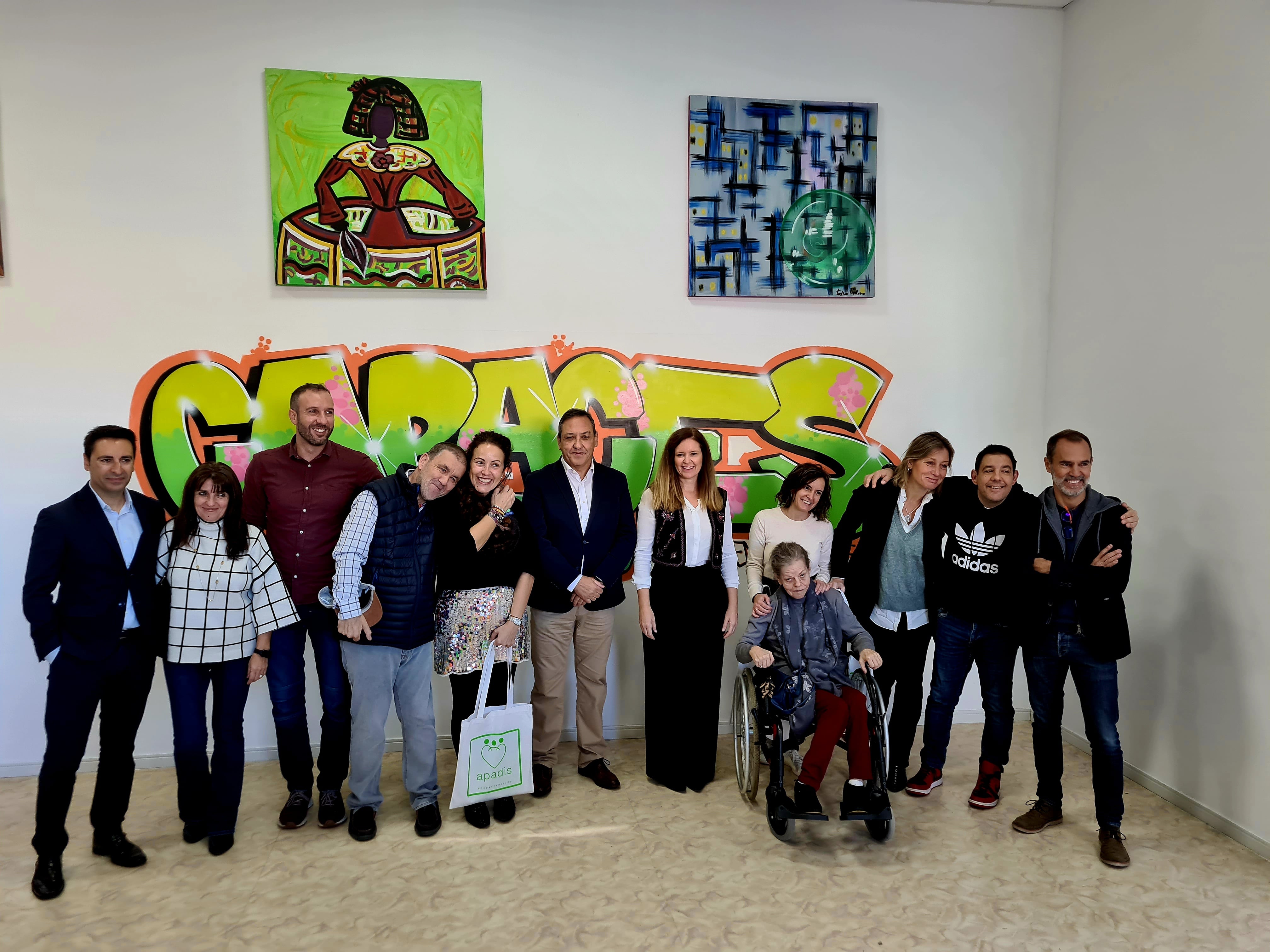 Visita de la consejera de Familia, Juventud y Asuntos Sociales, Ana Dávila, a la sede de APADIS en San Sebastián de los Reyes