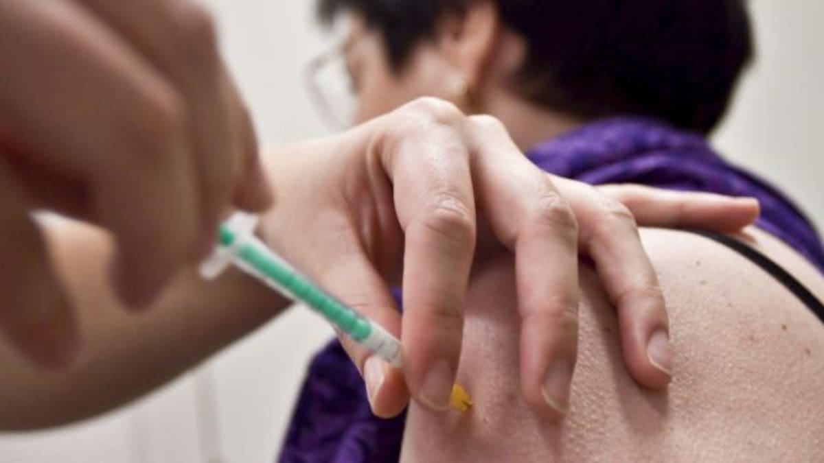 Este lunes comienza la vacunación contra la gripe y recuerdo contra la covid en los centros de salud