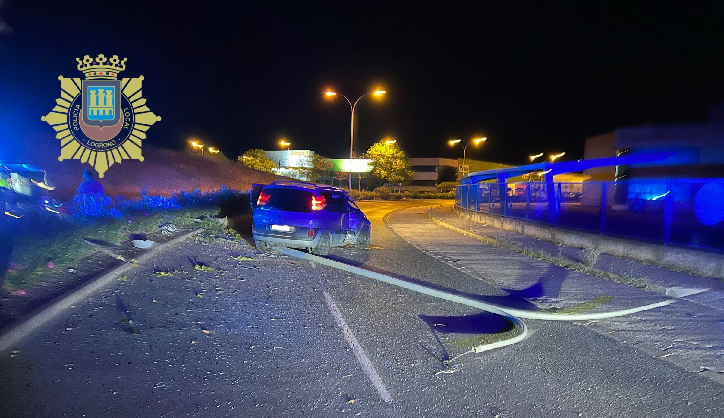 Detenido ebrio y sin carné tras impactar contra una farola y un árbol en Logroño