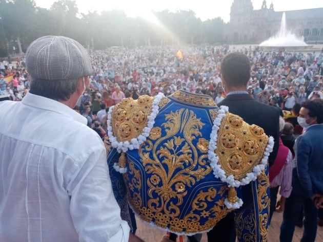 Aspecto de la Plaza de España al concluir el paseo en defensa de la tauromaquia