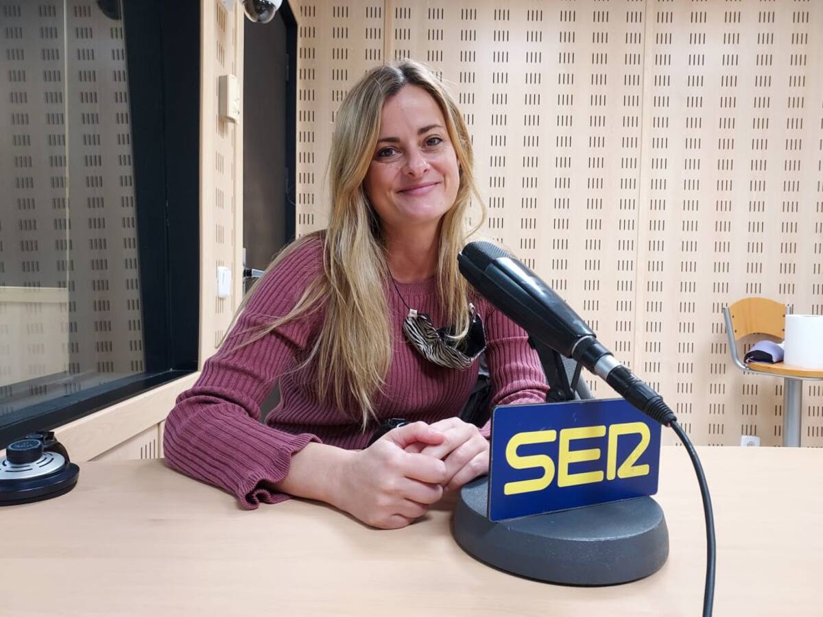 'Nenúfares que brillan en aguas tristes', la primera novela de Bárbara Gil