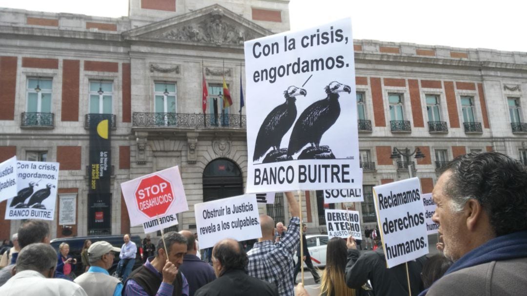 Manifestación contra los fondos buitre en la Puerta del Sol de Madrid