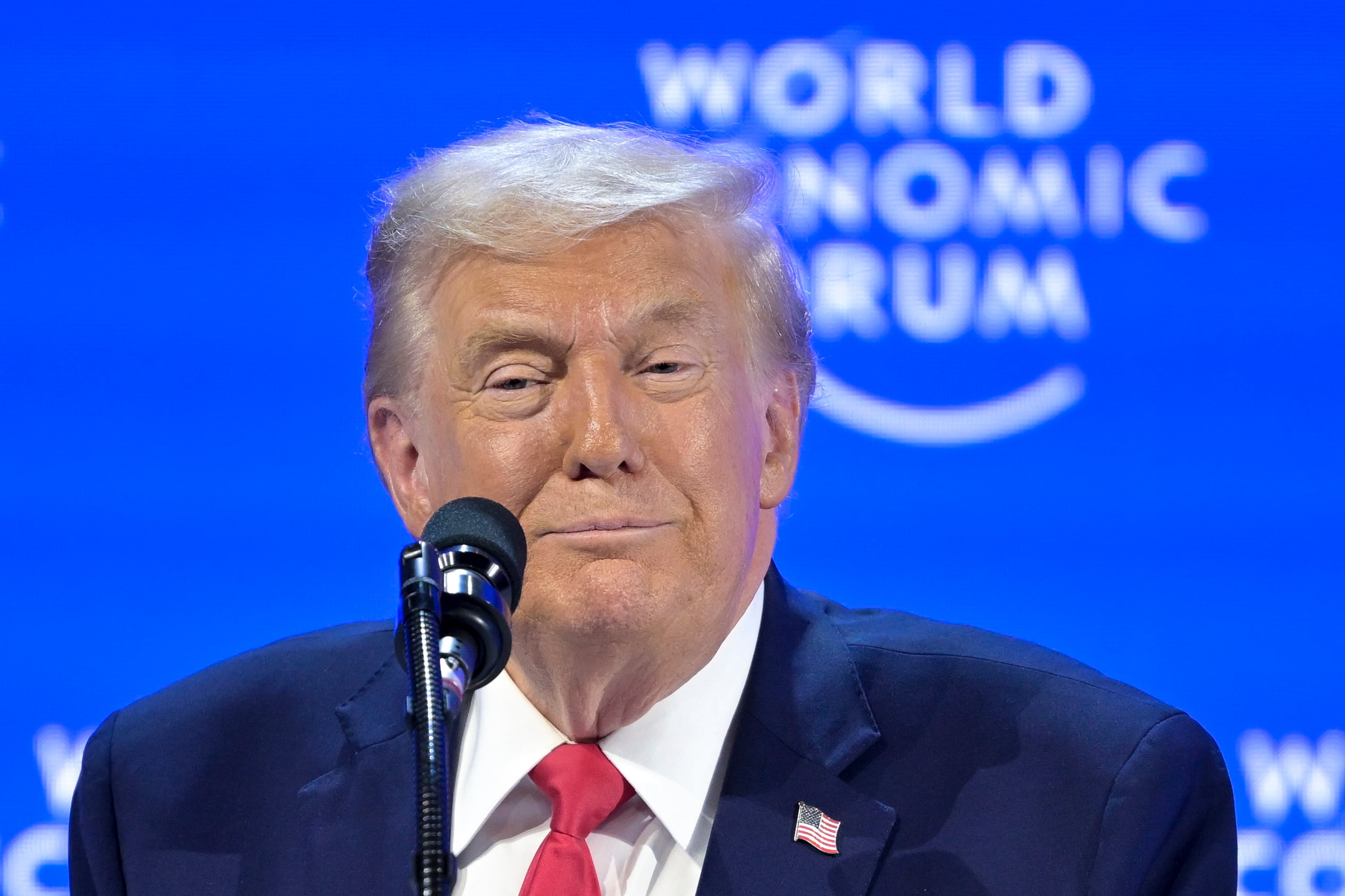 Trump asegura en Davos que "no usará la fuerza" para tomar Groenlandia y pide iniciar "negociaciones inmediatas" para comprar la isla