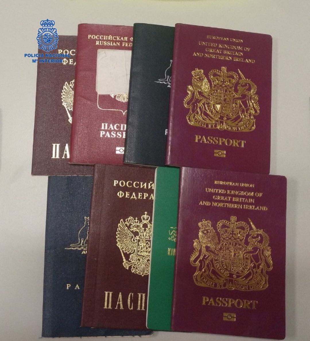 Imagen de los pasaportes intervenidos
