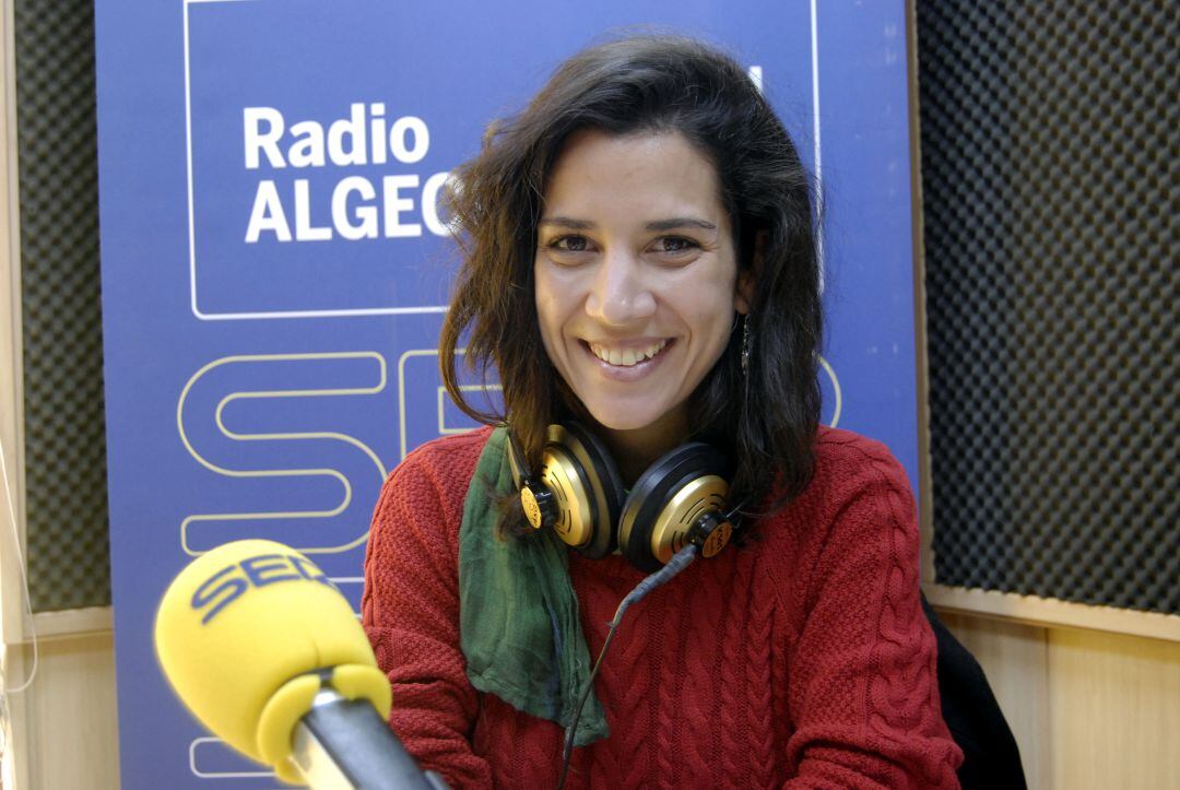 Judith Borobio en los estudios de radio Algeciras.