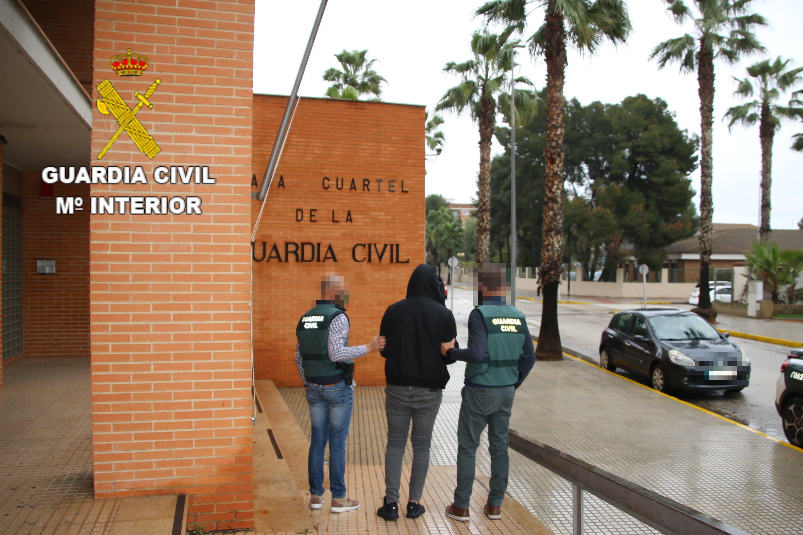 La Guardia Civil ha detenido a tres personas por participar en una pelea multitudinaria en Carlet el pasado 17 de marzo.