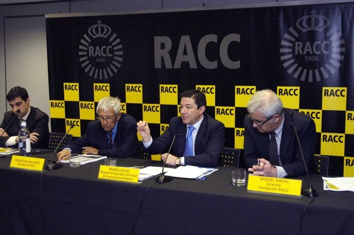 El concejal de seguridad de la Casa de la Villa,Pedro Calvo, comenta los datos que aparecen en el informe del RACC sobre accidentes en motocicleta